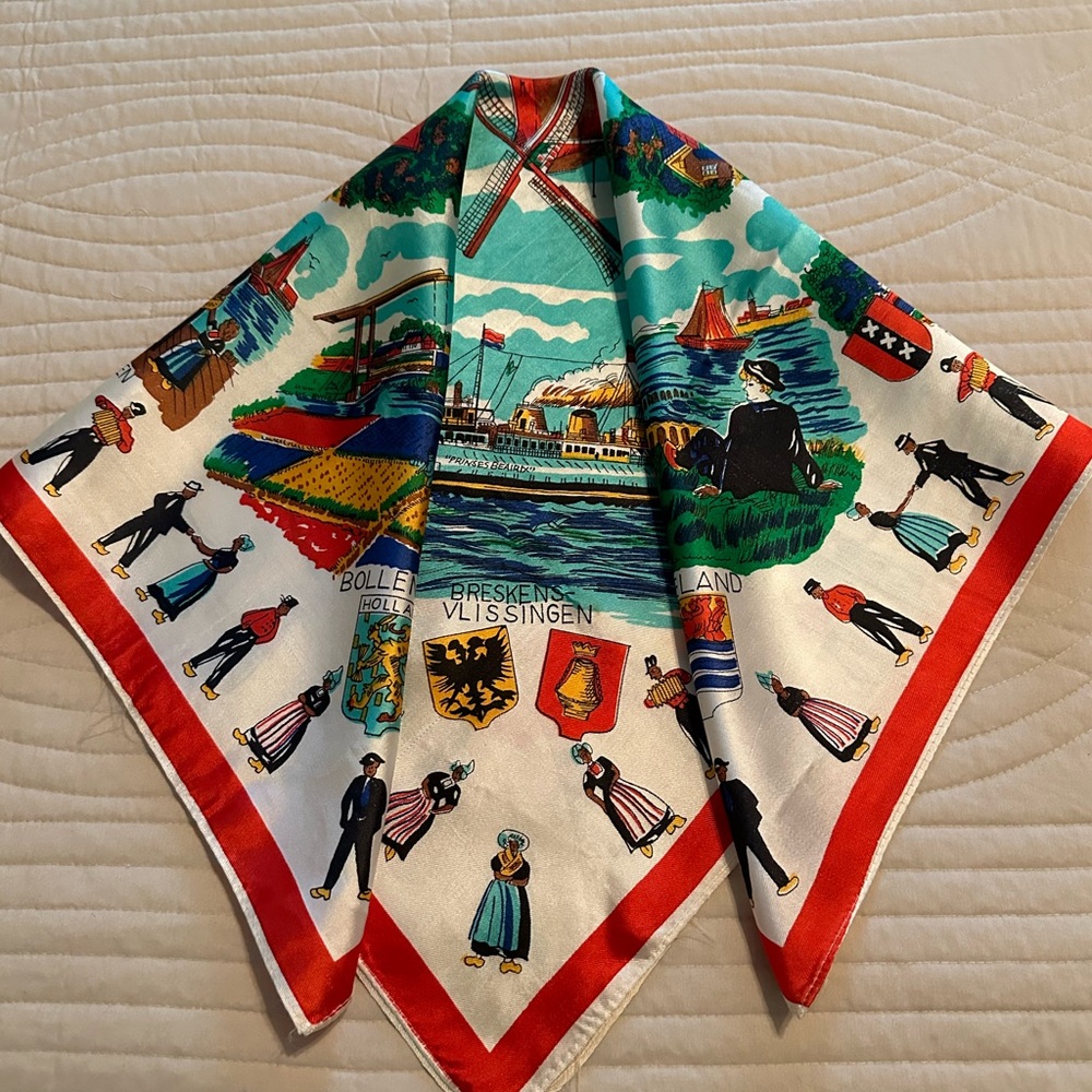Vintage HOLLAND PICTURES SCARF 1970S in great preowned condition. Hard to find